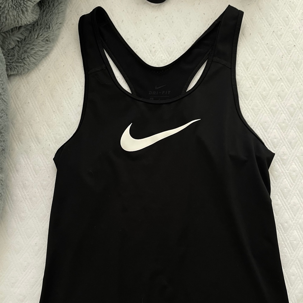 Nike razor back workout top